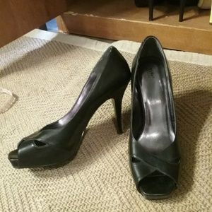 Black heels size 8.5